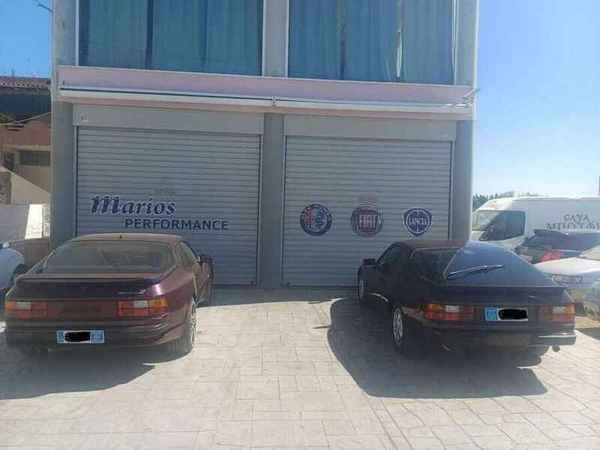 Porsche 924 & 944 μπροστά στο συνεργείο