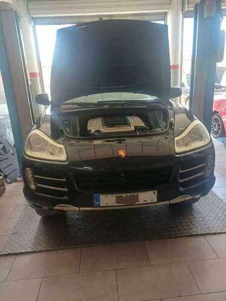 Porsche Cayenne - ανοιχτό καπό