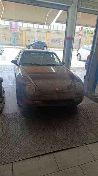 Porsche 968 στο ανυψωτικό